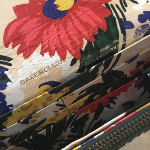 Authentic Balenciaga Wallet. - Picture 2 of 5